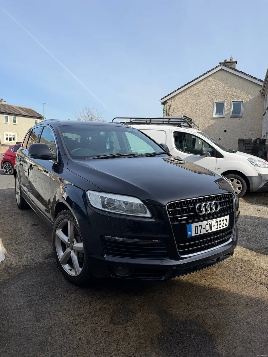 Audi Q7 - Image 1