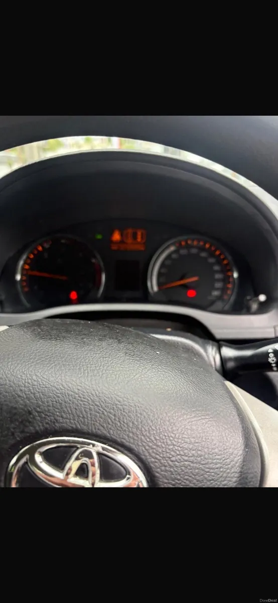 Toyota Avensis 2011 - Image 2