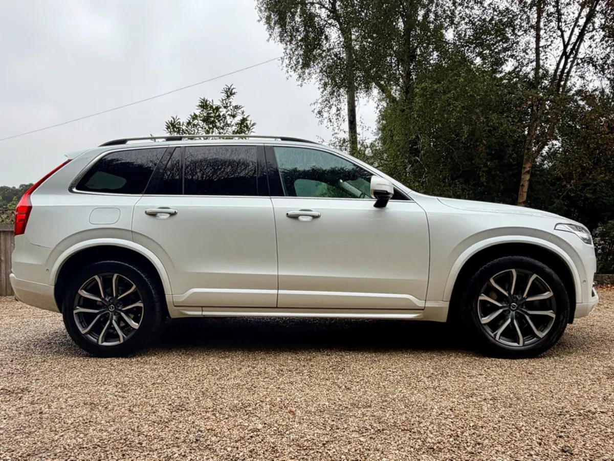 Volvo XC90 2.0 D5 MOMENTUM 225BHP ALL WHEEL DRIVE* - Image 4
