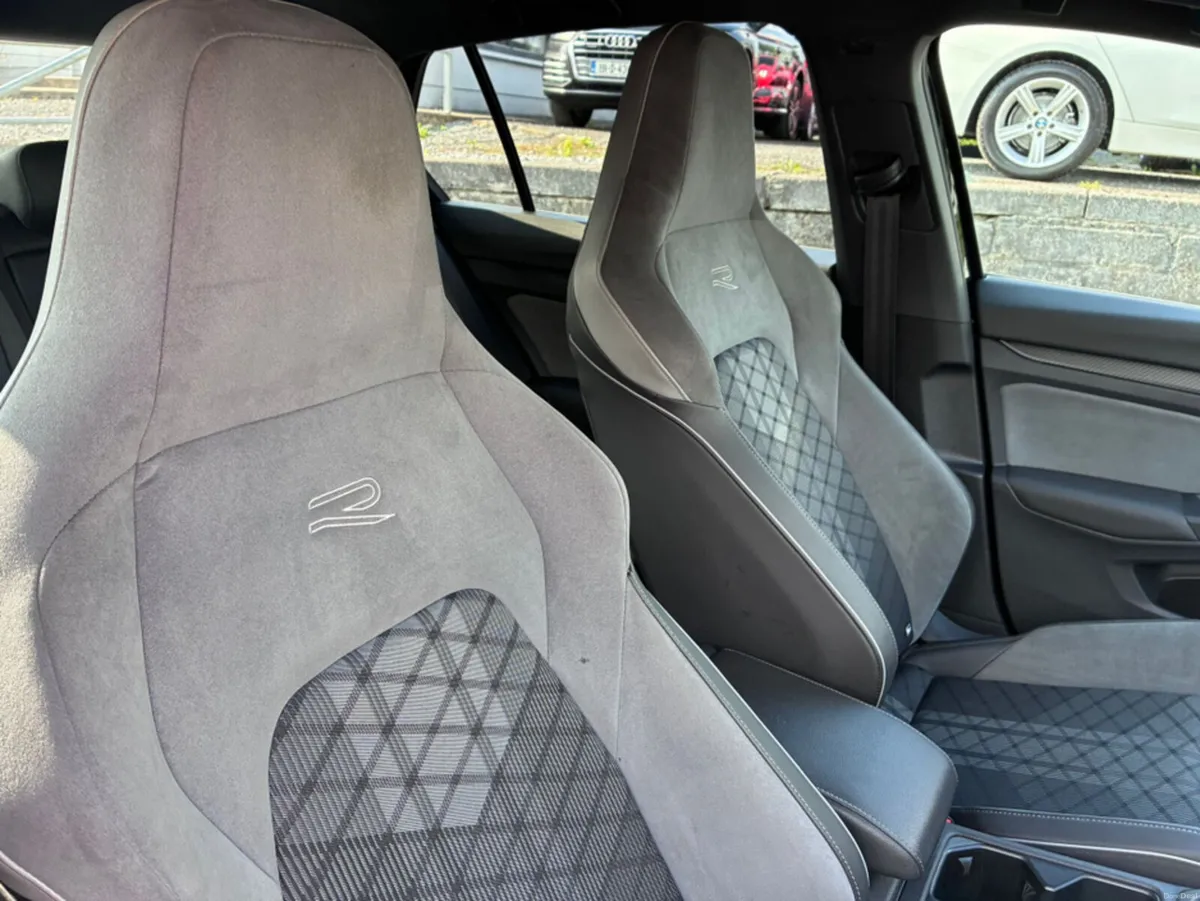 Volkswagen Golf 2.0 TDI R-LINE AUTO 150 BHP - Image 4