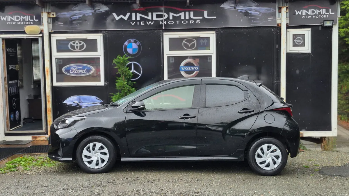 Toyota Yaris 1.0  Automatic - Very Low mileage - Image 6