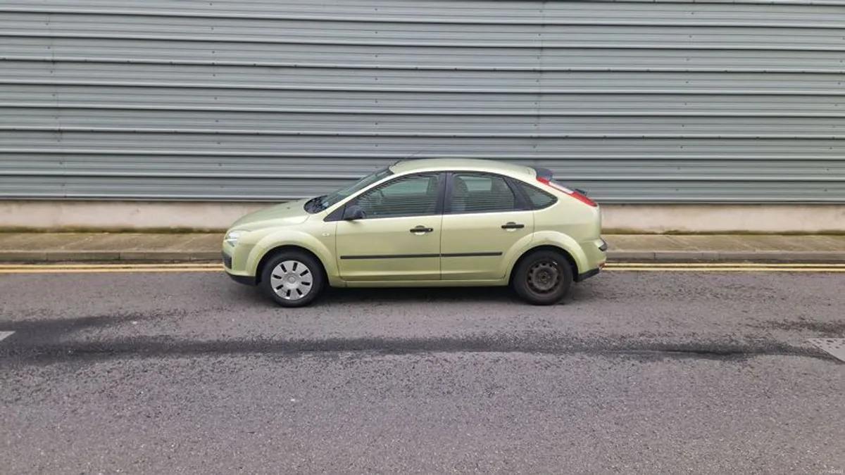 05 Ford Focus 1.4 petrol tax and nct - Image 1