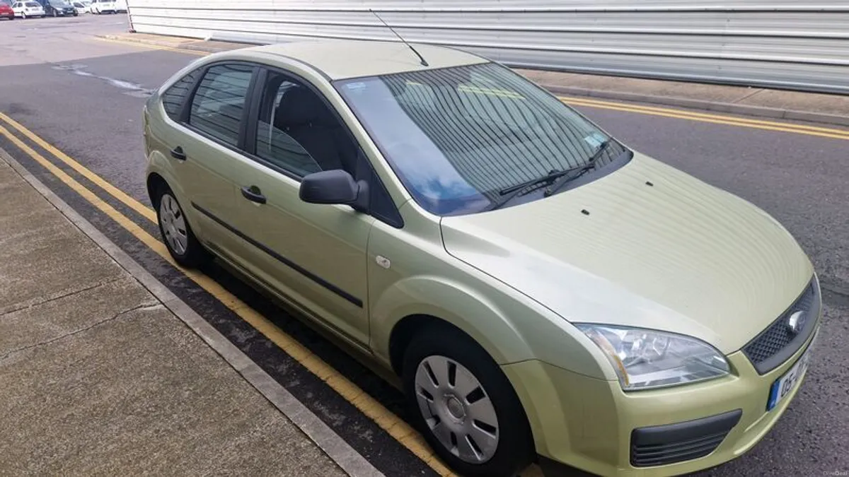 05 Ford Focus 1.4 petrol tax and nct - Image 3