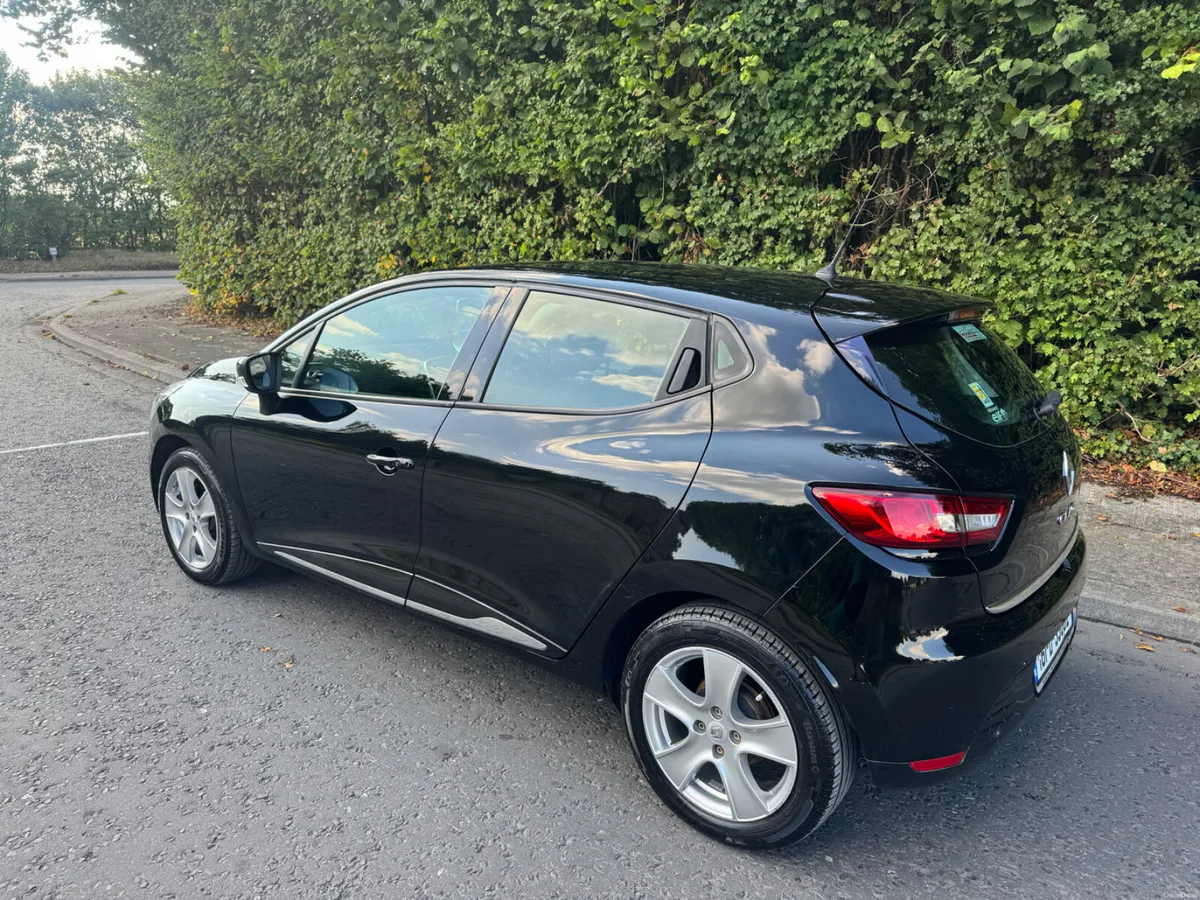 Renault Clio low mileage - Image 5