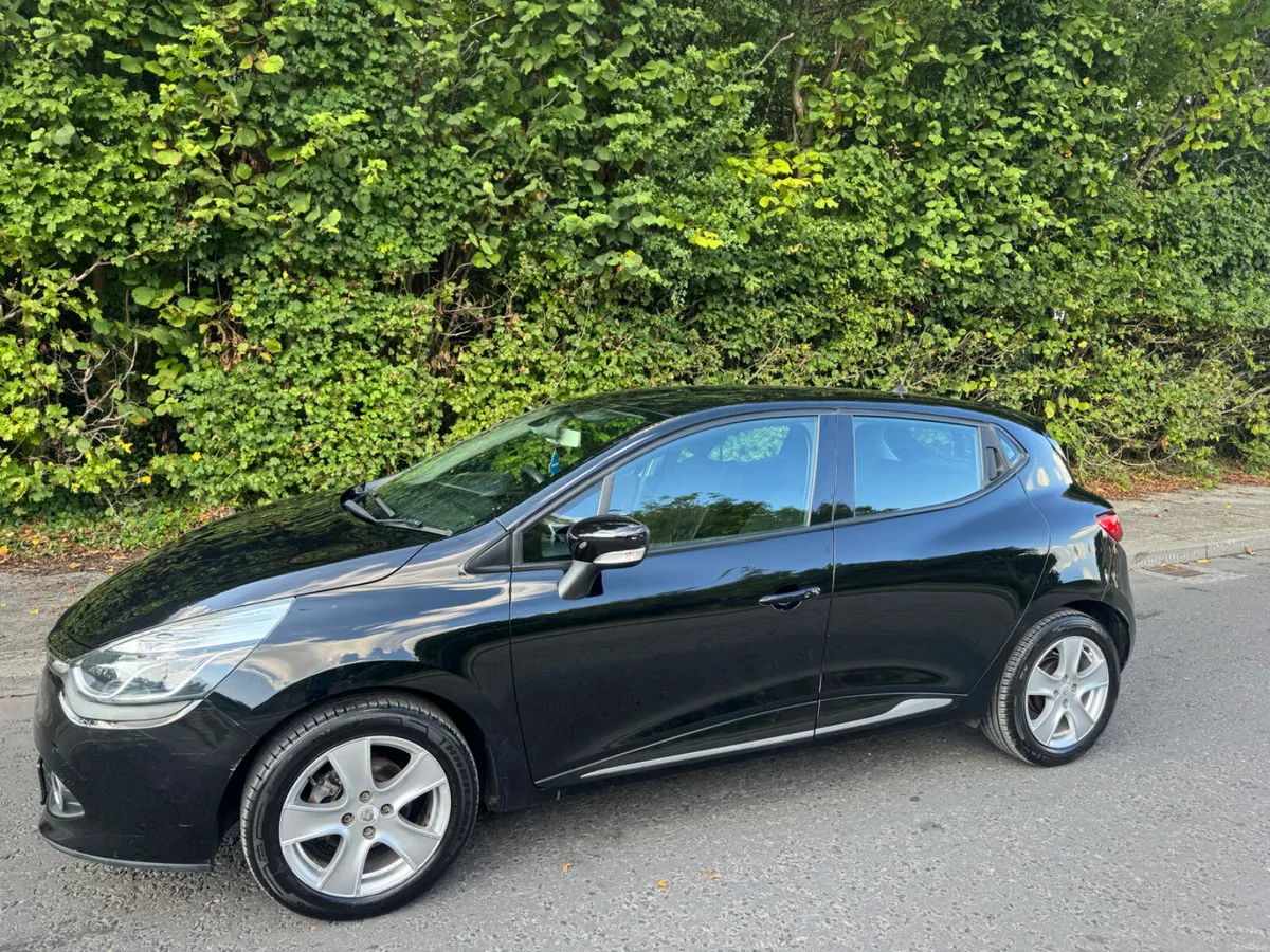 Renault Clio low mileage - Image 4