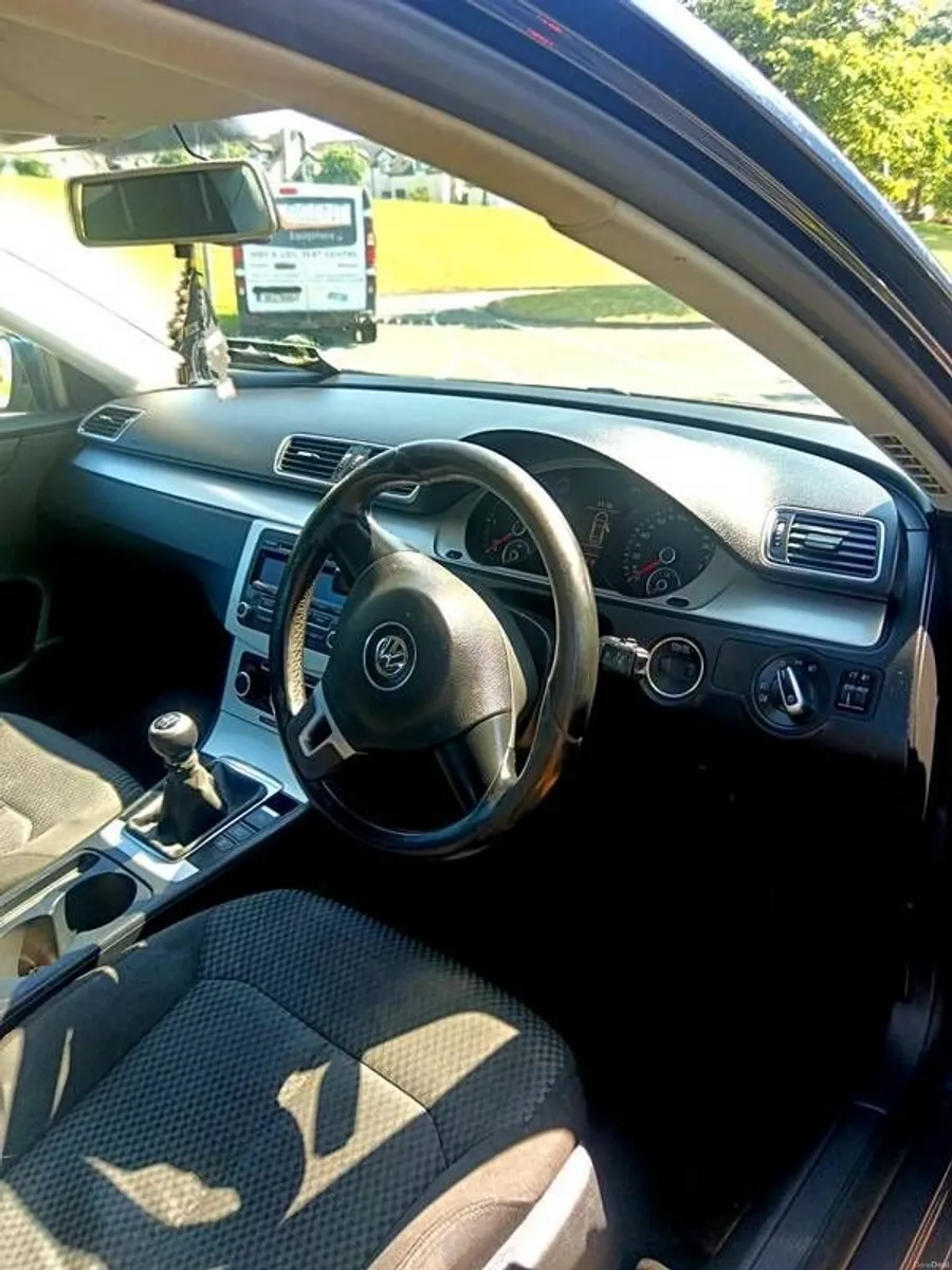 2012 Volkswagen Passat - Image 3