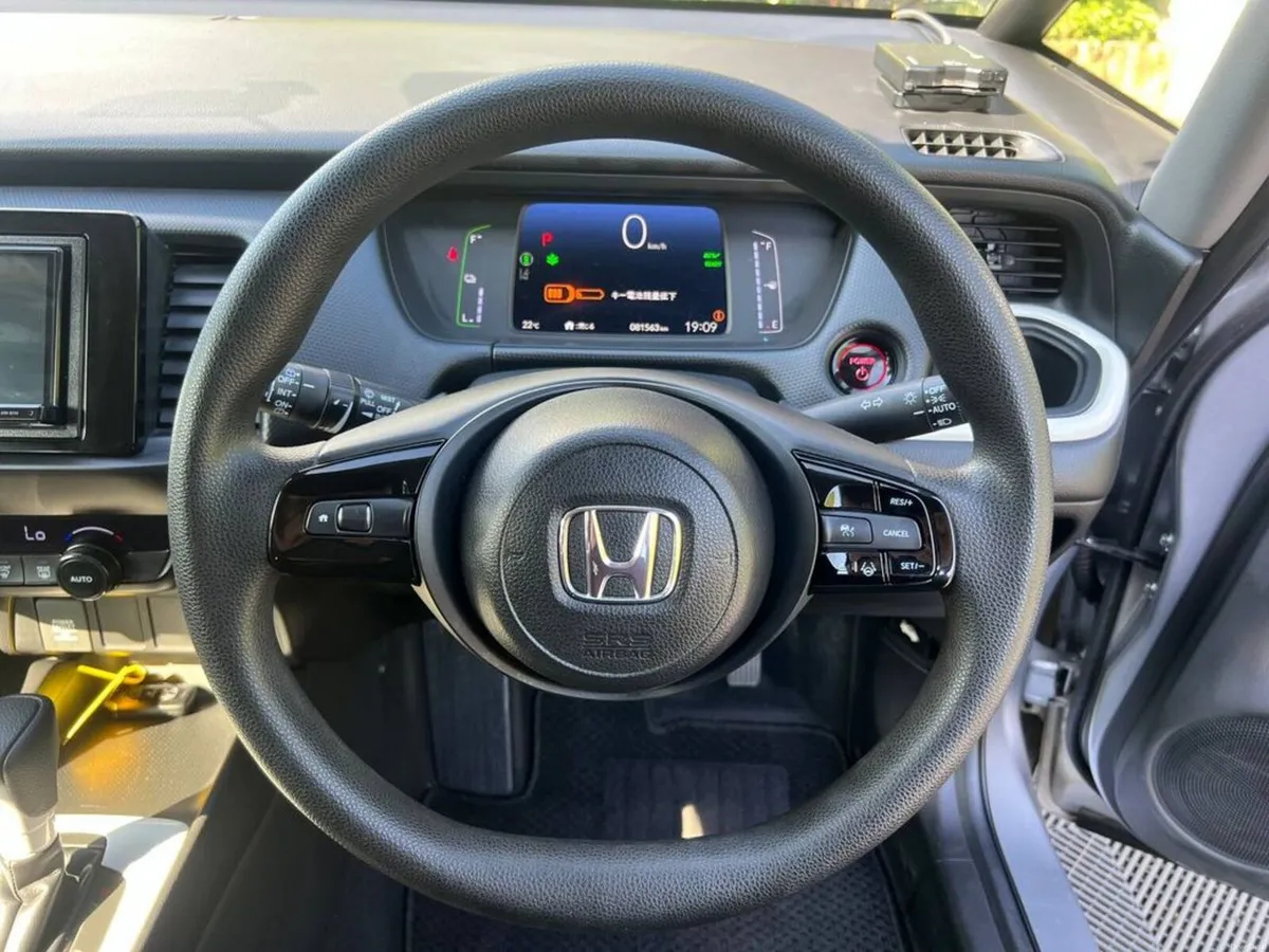 Honda Fit 1.5 HYBRID AUTO // REVERSE CAMERA // DIG - Image 4