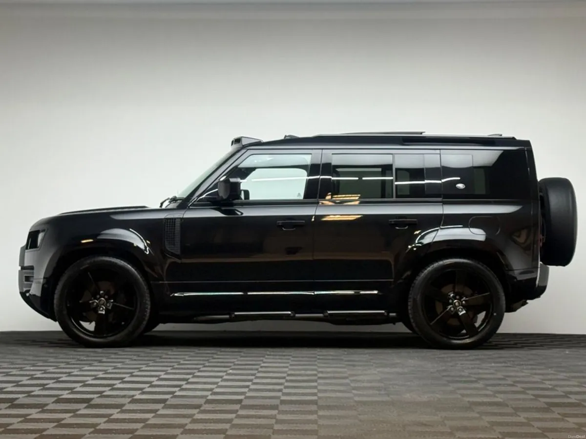 Land Rover Defender XS EDITION 110 P400E - Image 4
