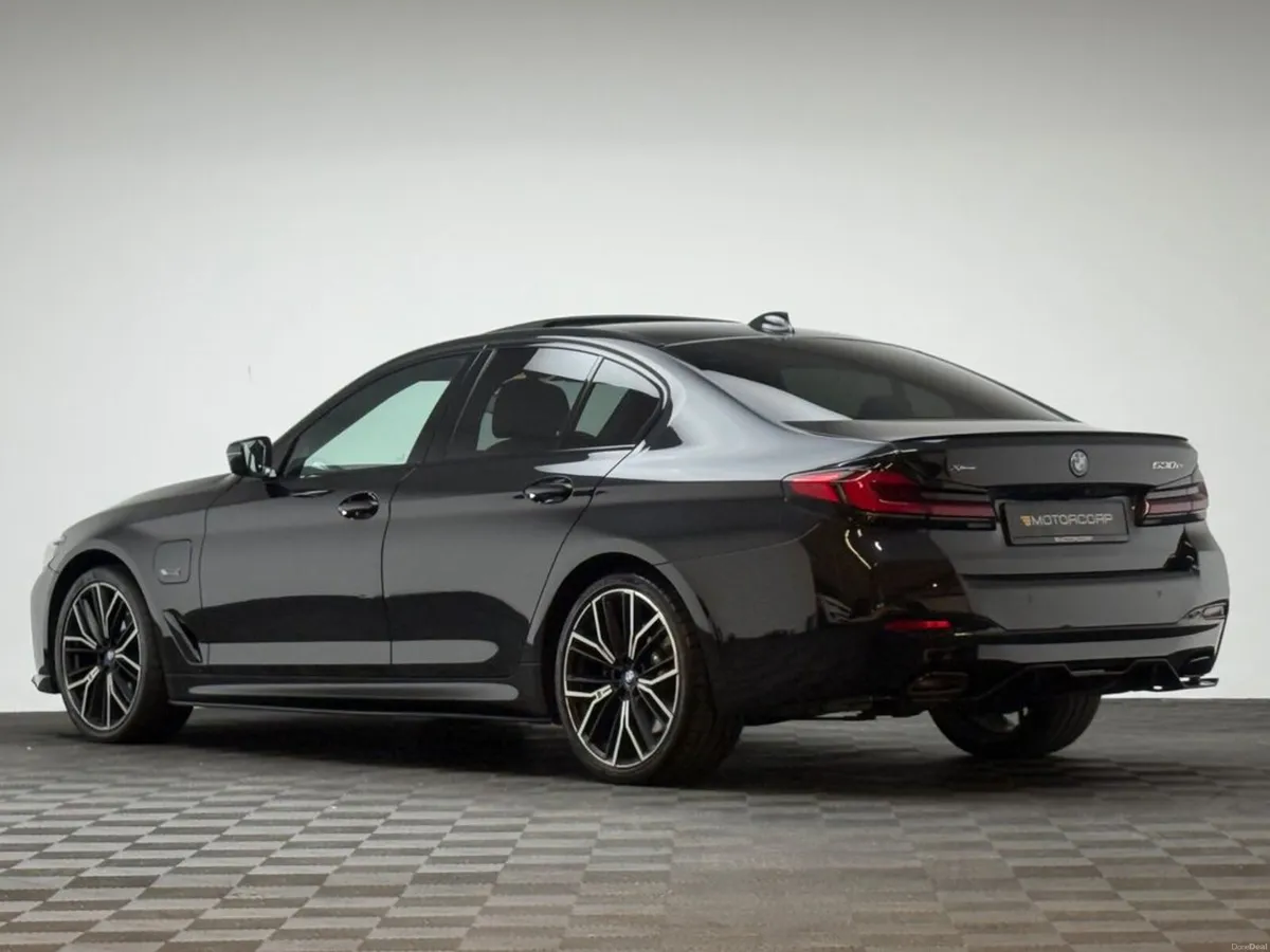 BMW 5-Series 530E M SPORT PRO XDRIVE *HUGE SPEC* - Image 5