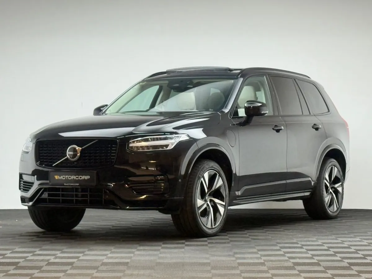 Volvo XC90 PLUS DARK T8 AWD PHEV *PAN ROOF* - Image 3