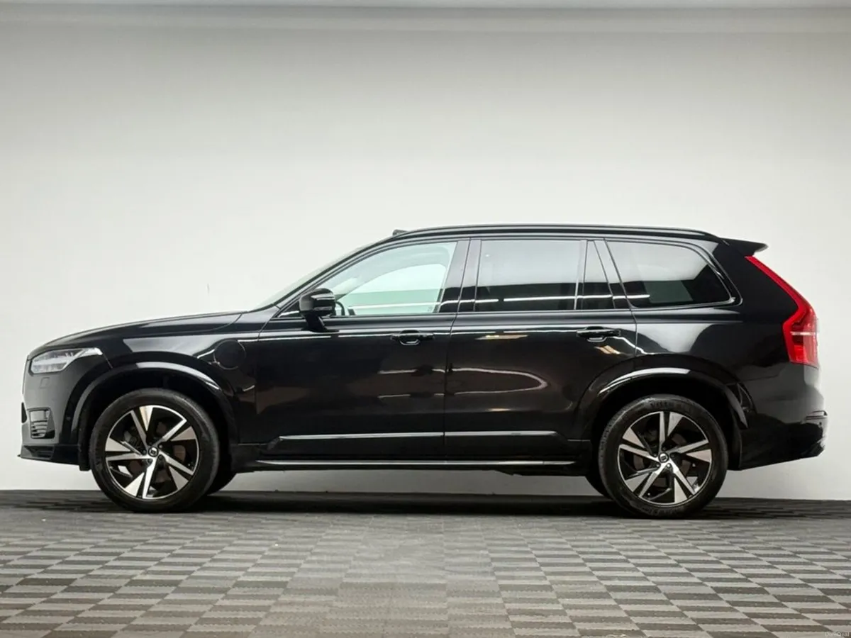 Volvo XC90 PLUS DARK T8 AWD PHEV *PAN ROOF* - Image 4