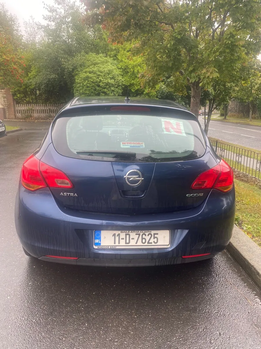 Opel Astra 2011 - Image 3