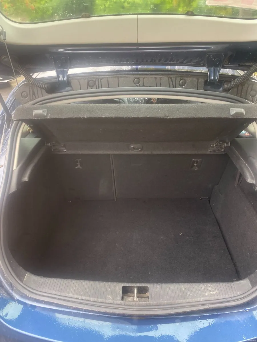 Opel Astra 2011 - Image 4