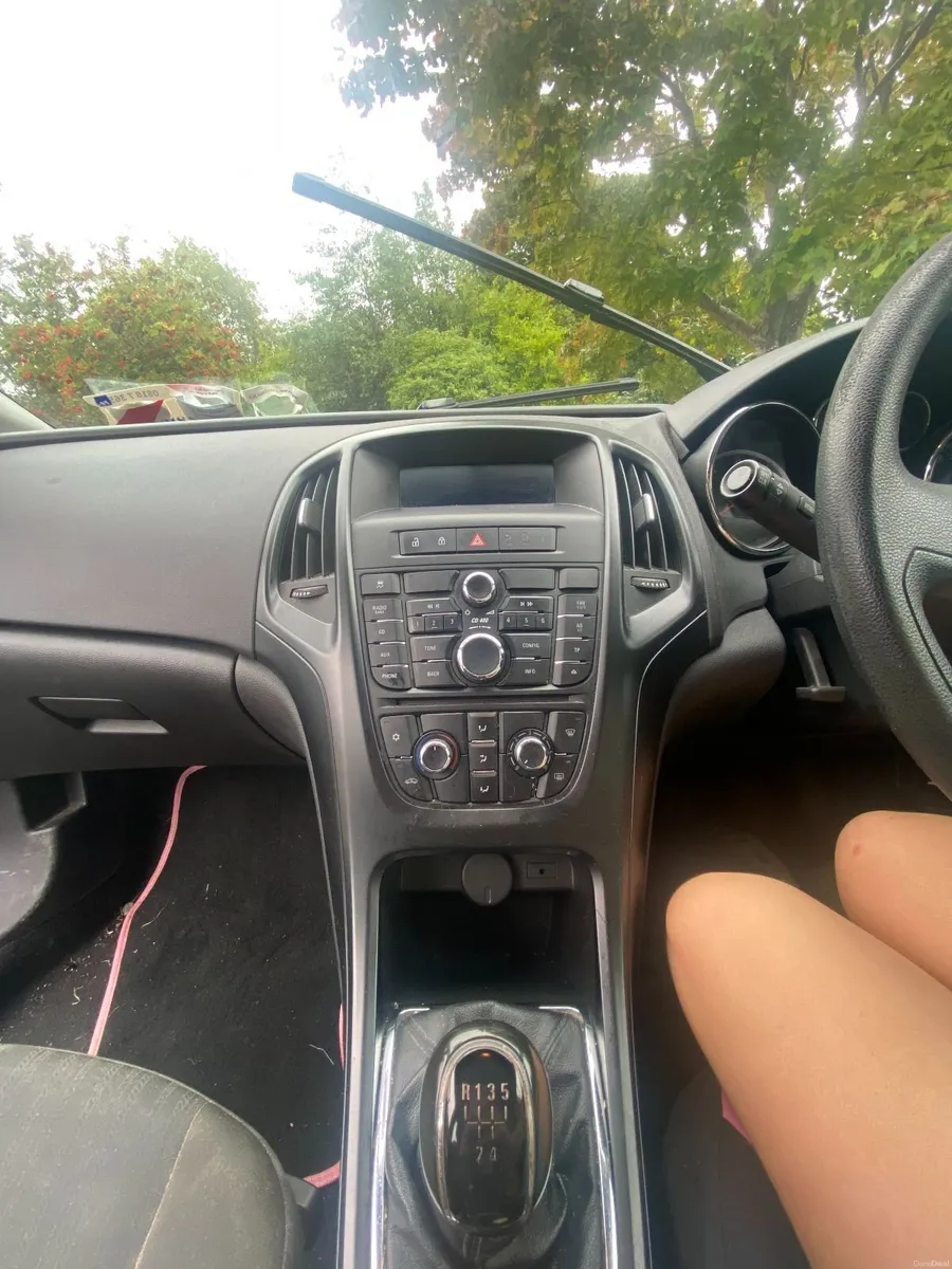 Opel Astra 2011 - Image 5