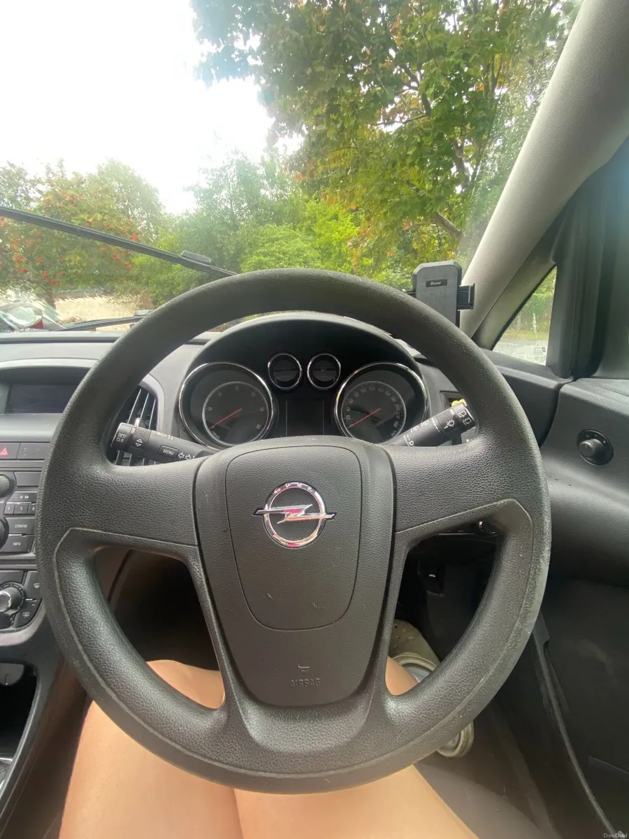 Opel Astra 2011 - Image 6