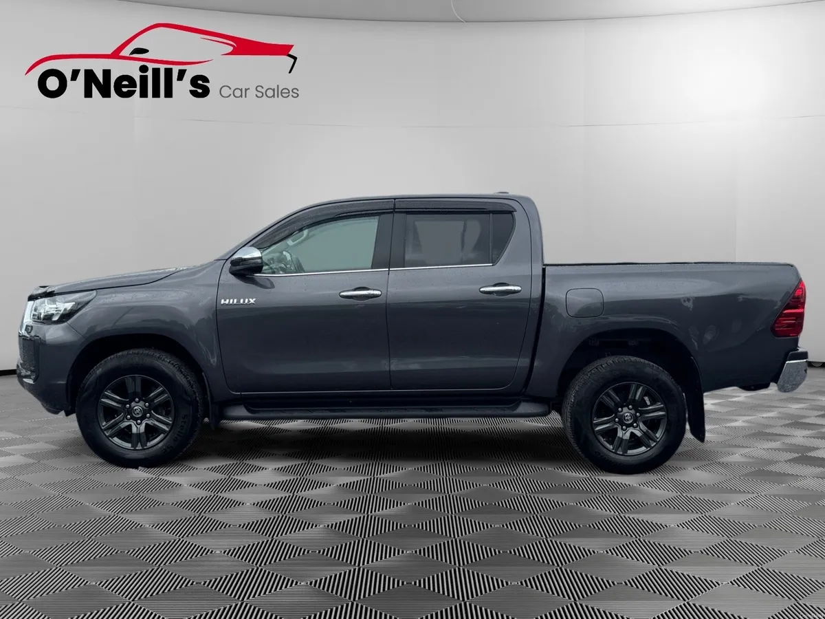 Toyota Hilux 2.8 SR5 MANUAL #448 - Image 5