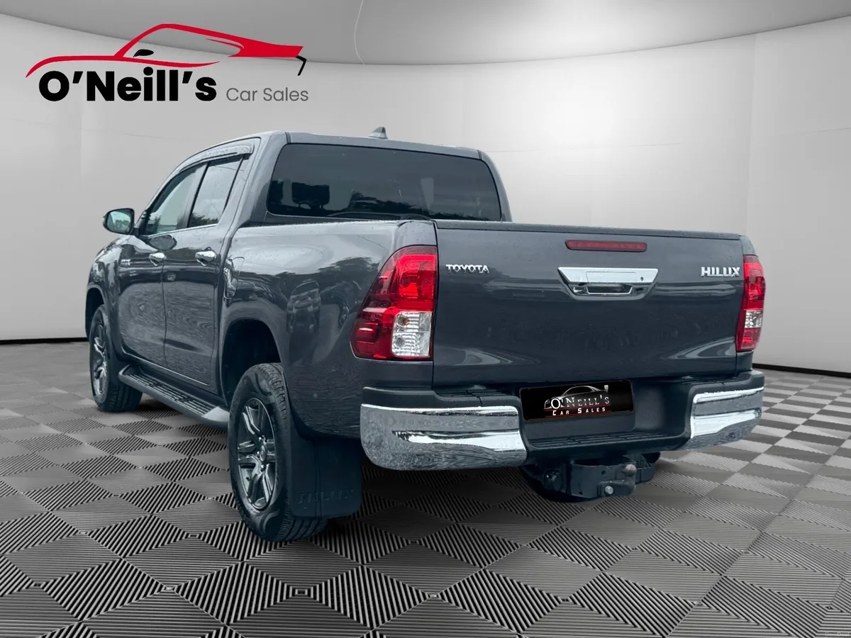Toyota Hilux 2.8 SR5 MANUAL #448 - Image 6