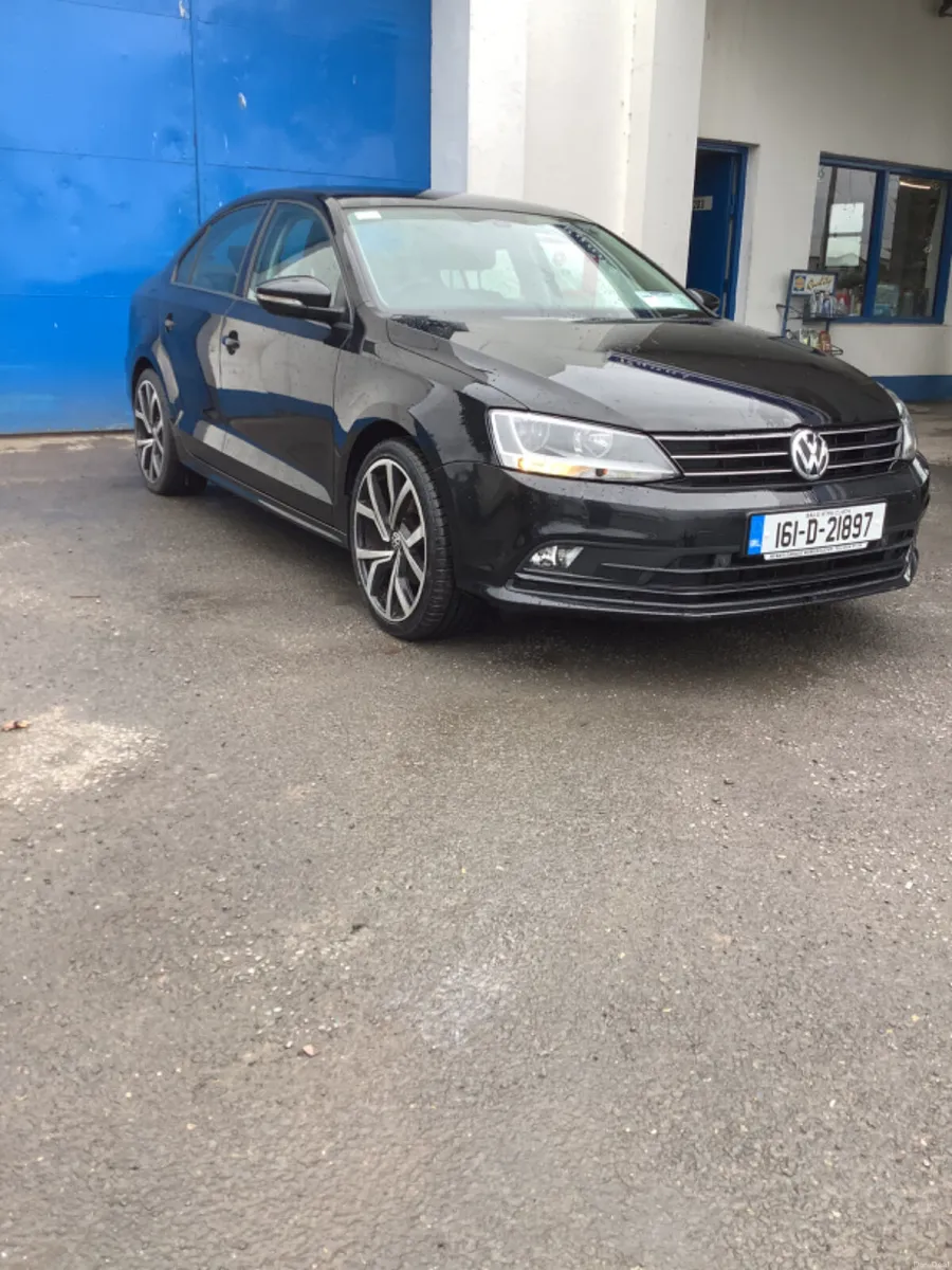 Volkswagen Jetta 2016 - Image 2