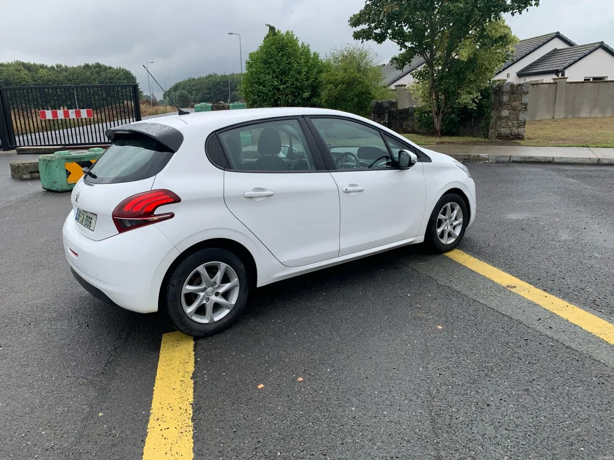 181 Peugeot 208 - Image 1