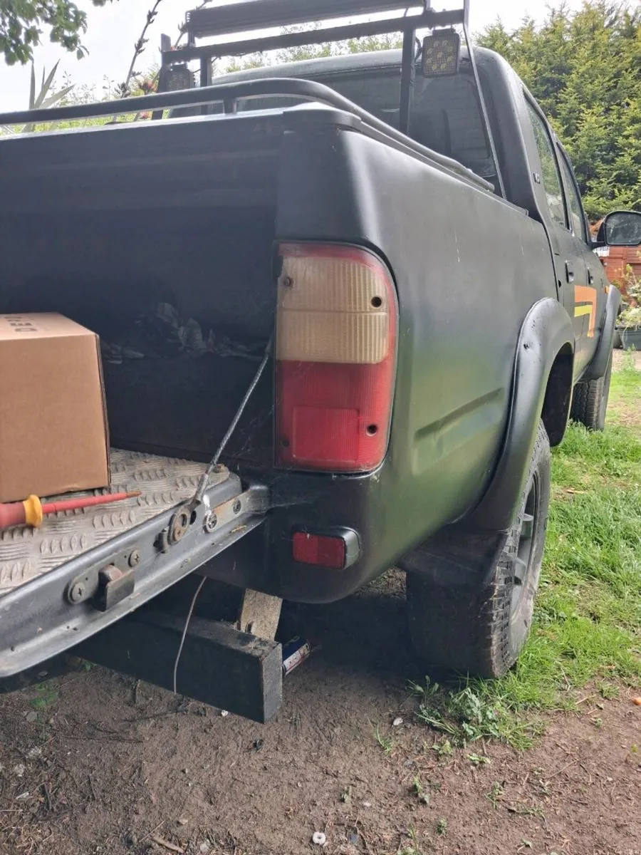 Toyota Hilux - Image 2