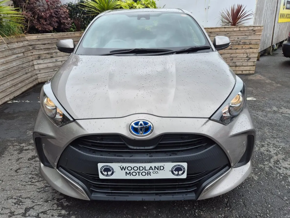 Toyota Yaris 1.5 HYBRID / X SPEC / BEST SMALL CAR - Image 3