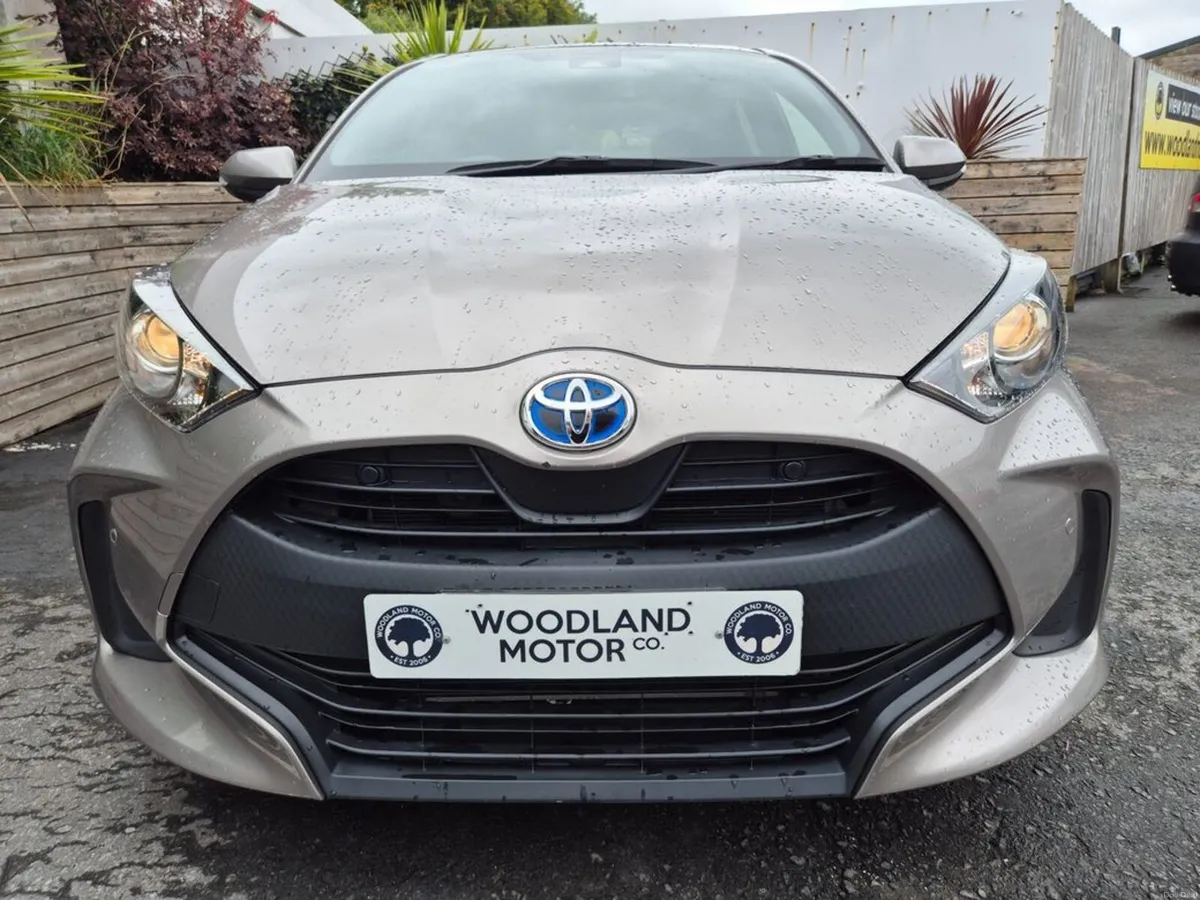 Toyota Yaris 1.5 HYBRID / X SPEC / BEST SMALL CAR - Image 4