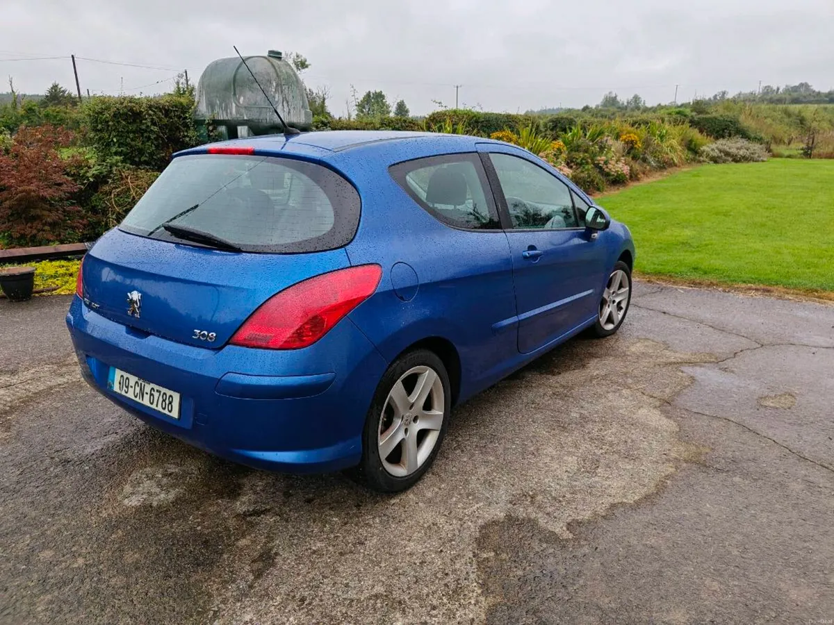 Car - Image 3