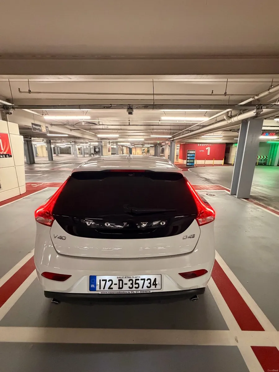 VOLVO V40  R-Design 2017 2.0, D4 Automatic - Image 4
