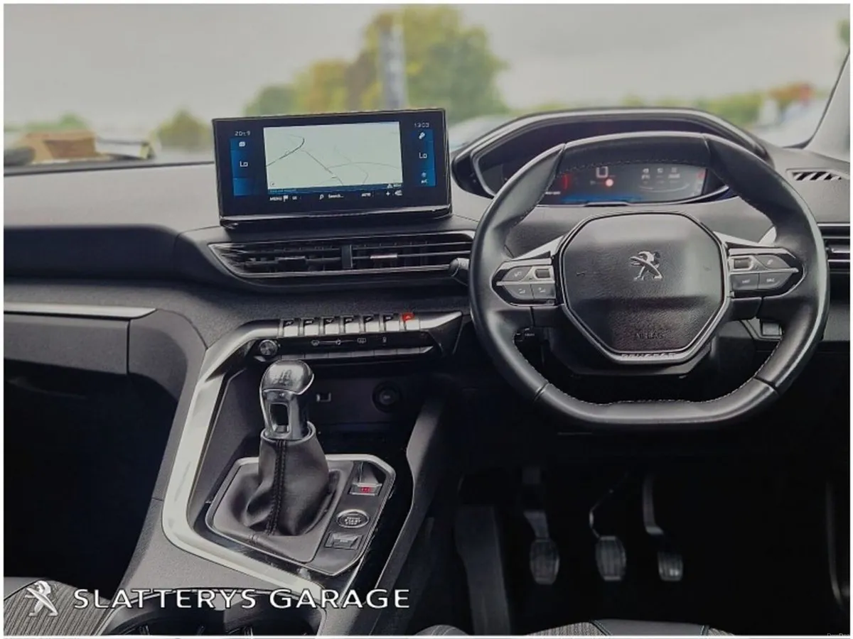 Peugeot 3008 1.2 PureTech 130bhp Allure - Image 2