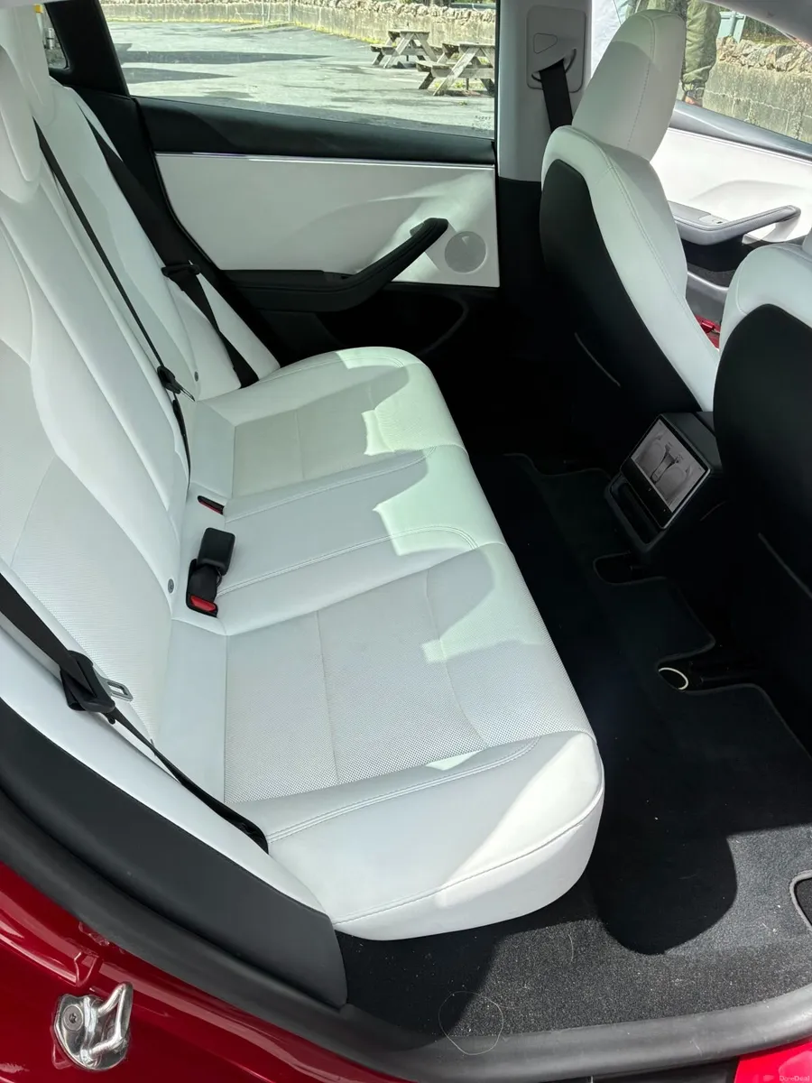 Tesla Model 3 2024 - Image 6
