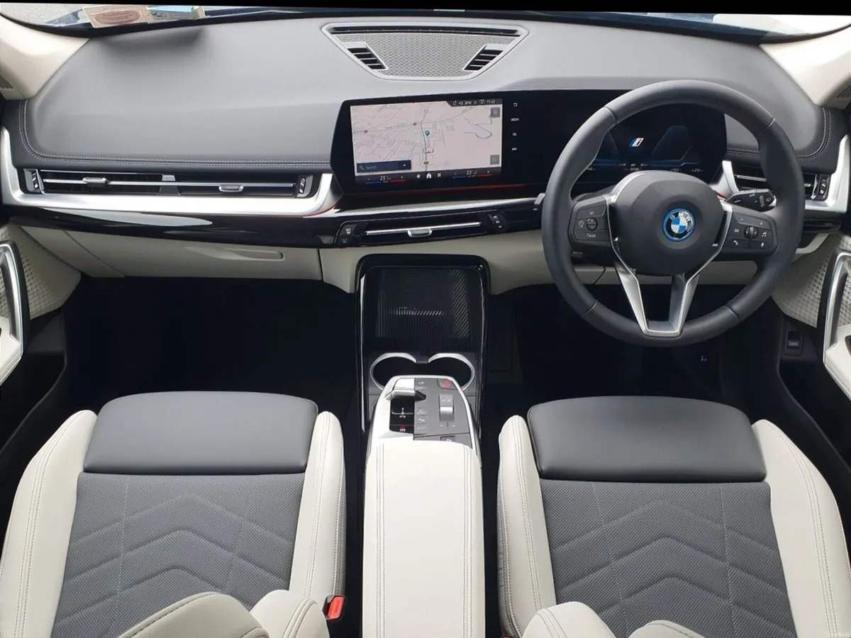 BMW iX1 eDrive20 xLine - Image 4