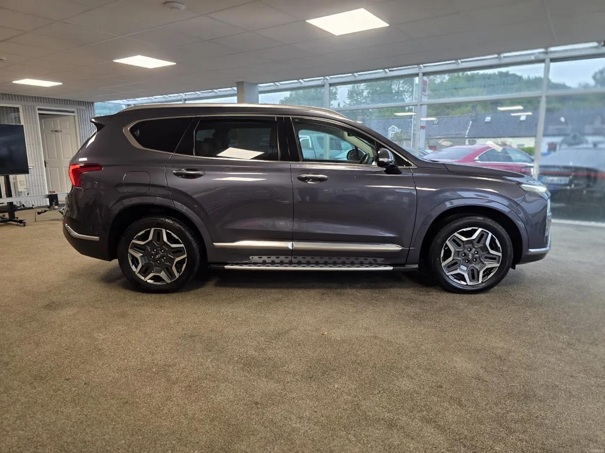 Hyundai Santa Fe 1.6 PHEV 4WD Executive 7S 2022 - Image 3