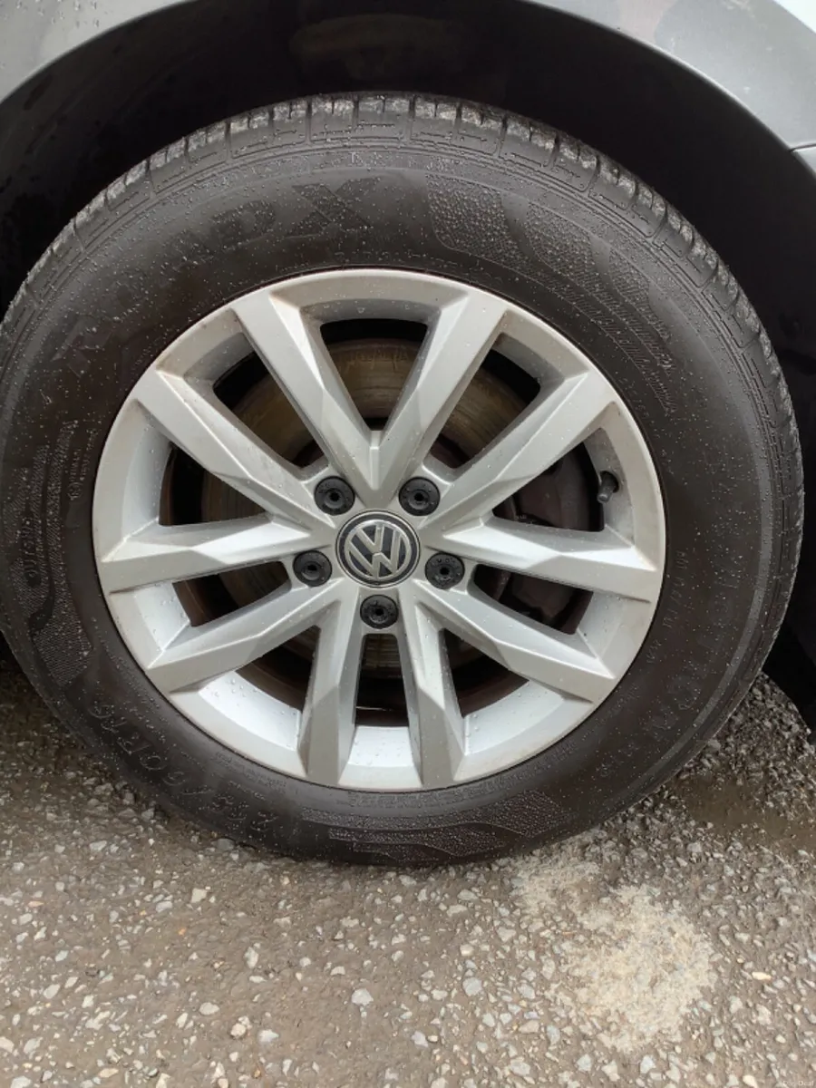 Volkswagen Passat 2017 - Image 5