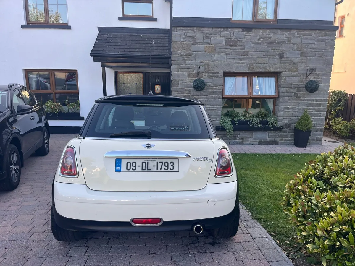 Car - Image 4