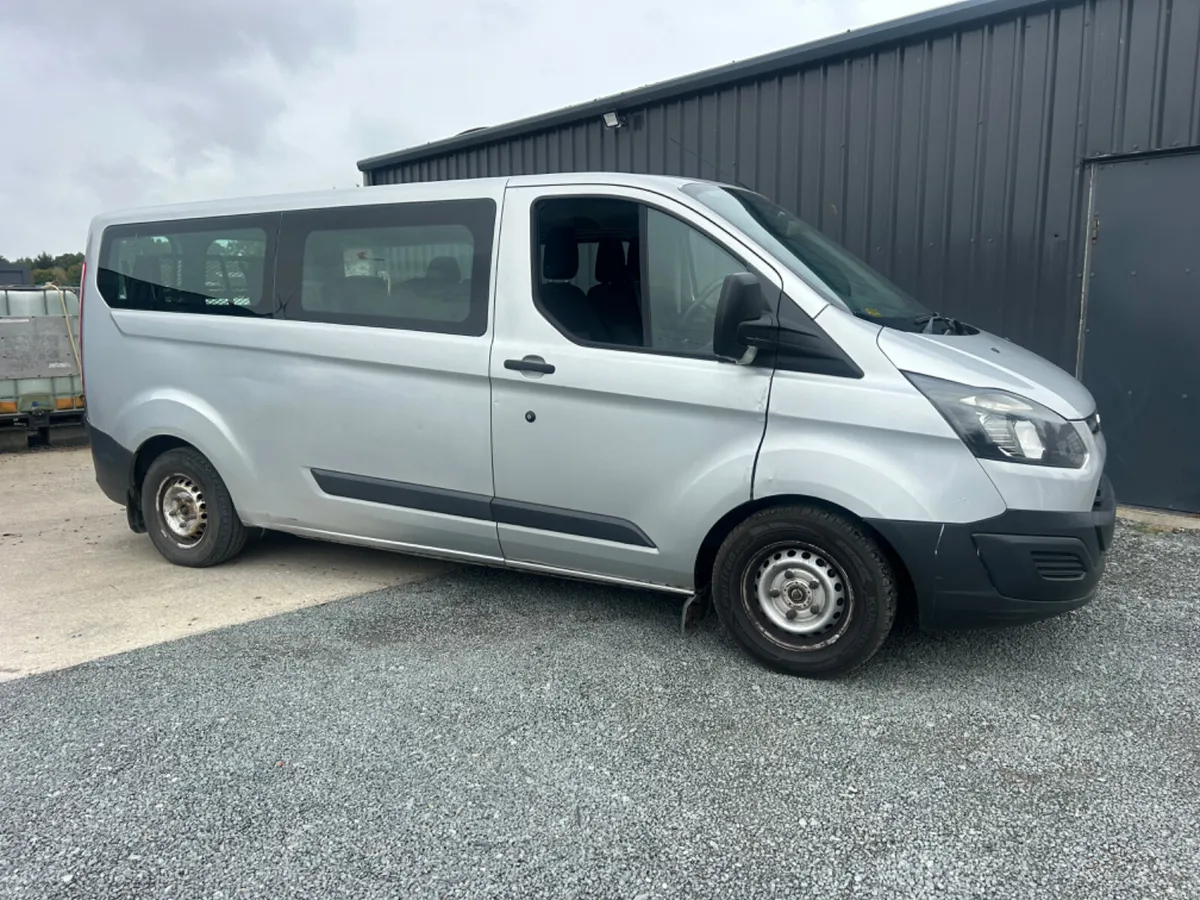 131 Ford Transit 8 seats remote wheelchair lift - Image 2