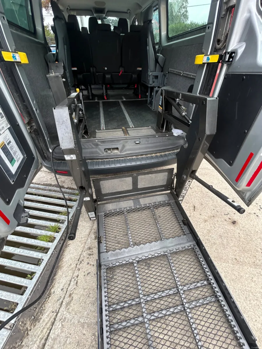 131 Ford Transit 8 seats remote wheelchair lift - Image 6