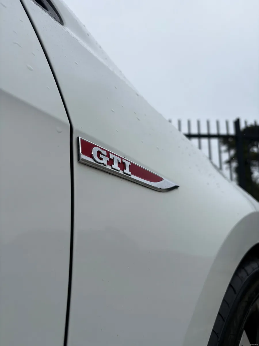 Volkswagen Golf GTI Performance - Image 5