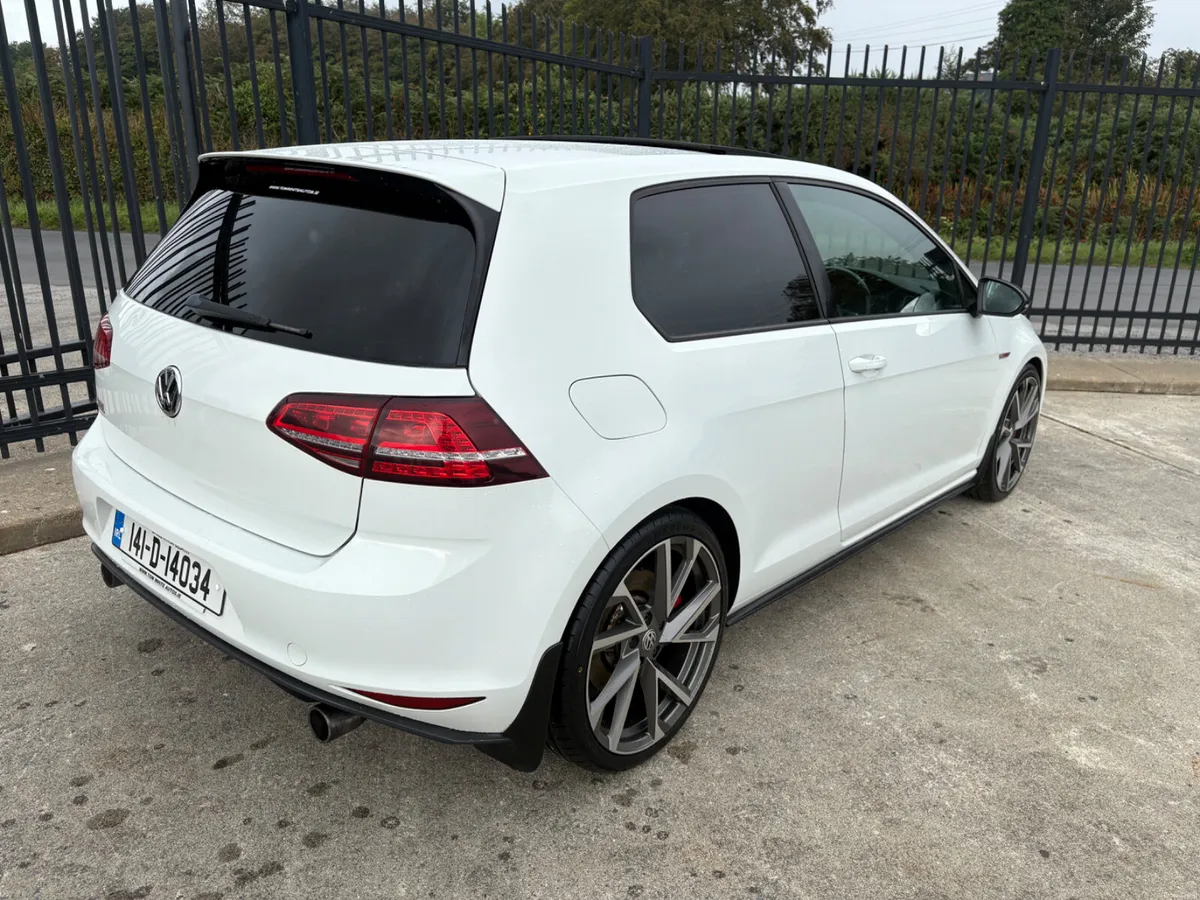 Volkswagen Golf GTI Performance - Image 4