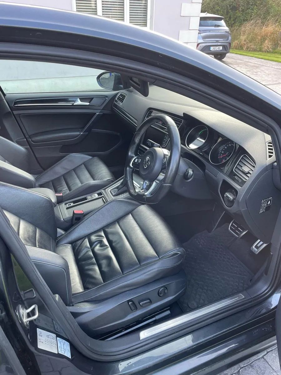 VW GOLF GTE HIGHEST SPEC - Image 6