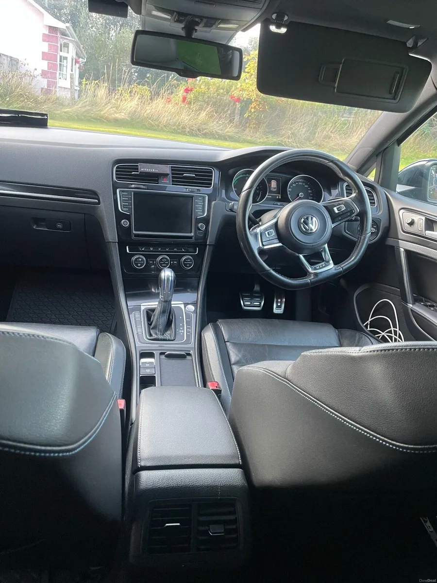 VW GOLF GTE HIGHEST SPEC - Image 2