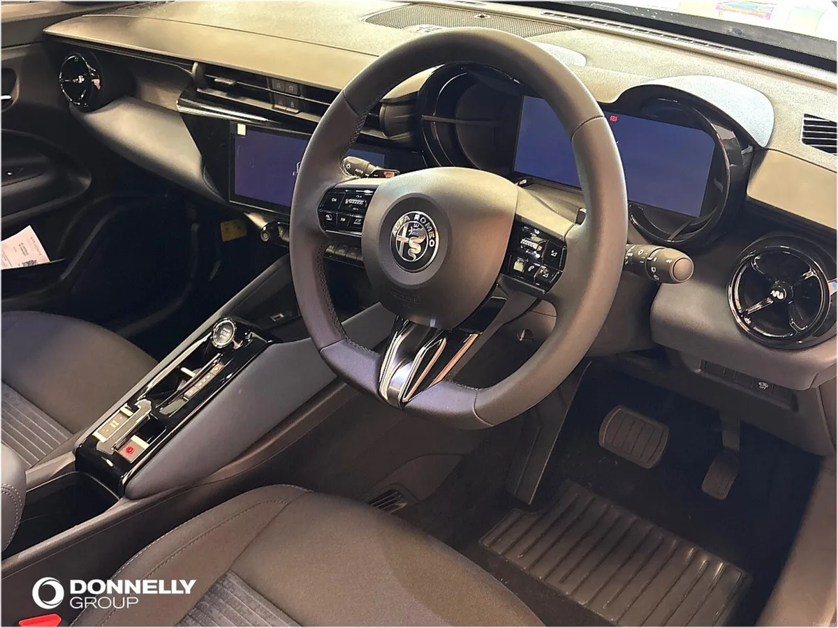Alfa Romeo Junior Hatchback - Image 2