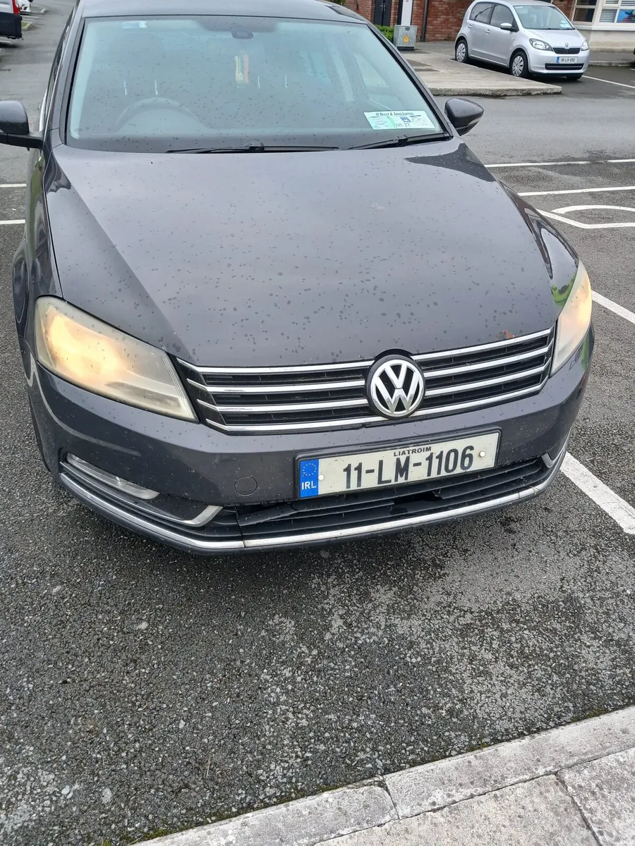 2011 vw passat - Image 1