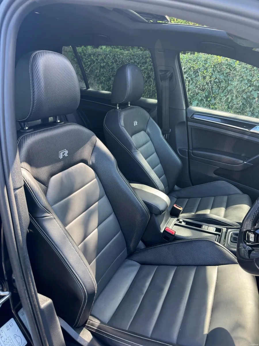 Volkswagen Golf R - Image 4