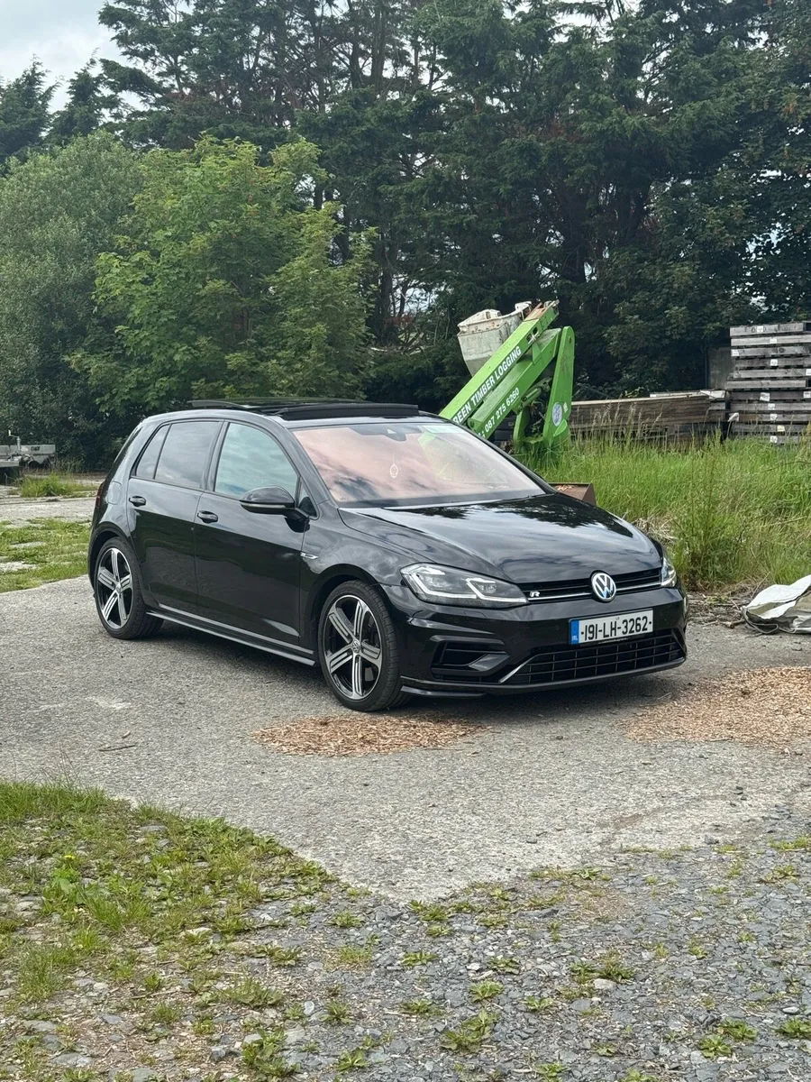 Volkswagen Golf R - Image 1