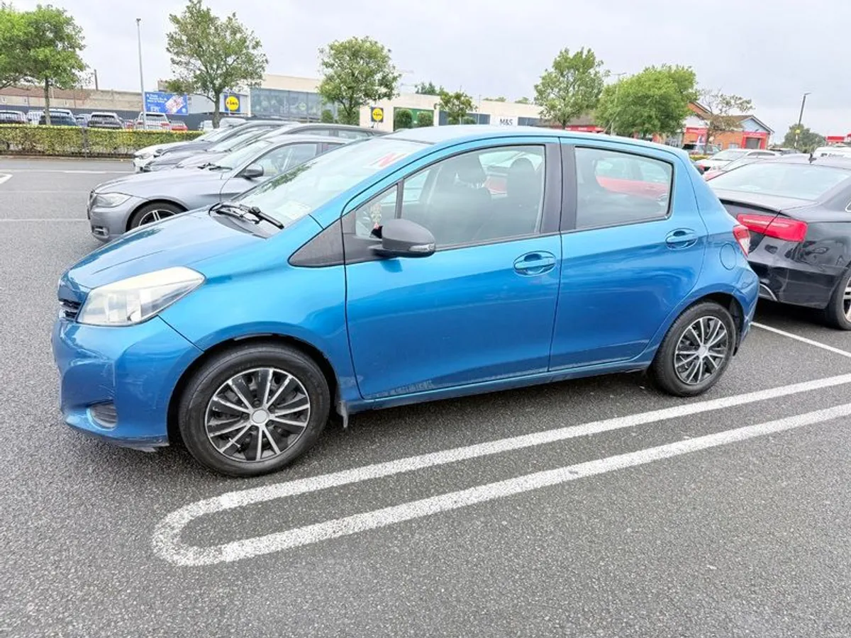 2012 Toyota Yaris - Image 3