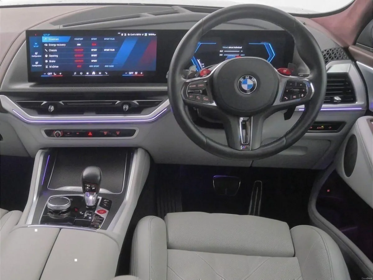 BMW XM 4.4 - Image 5