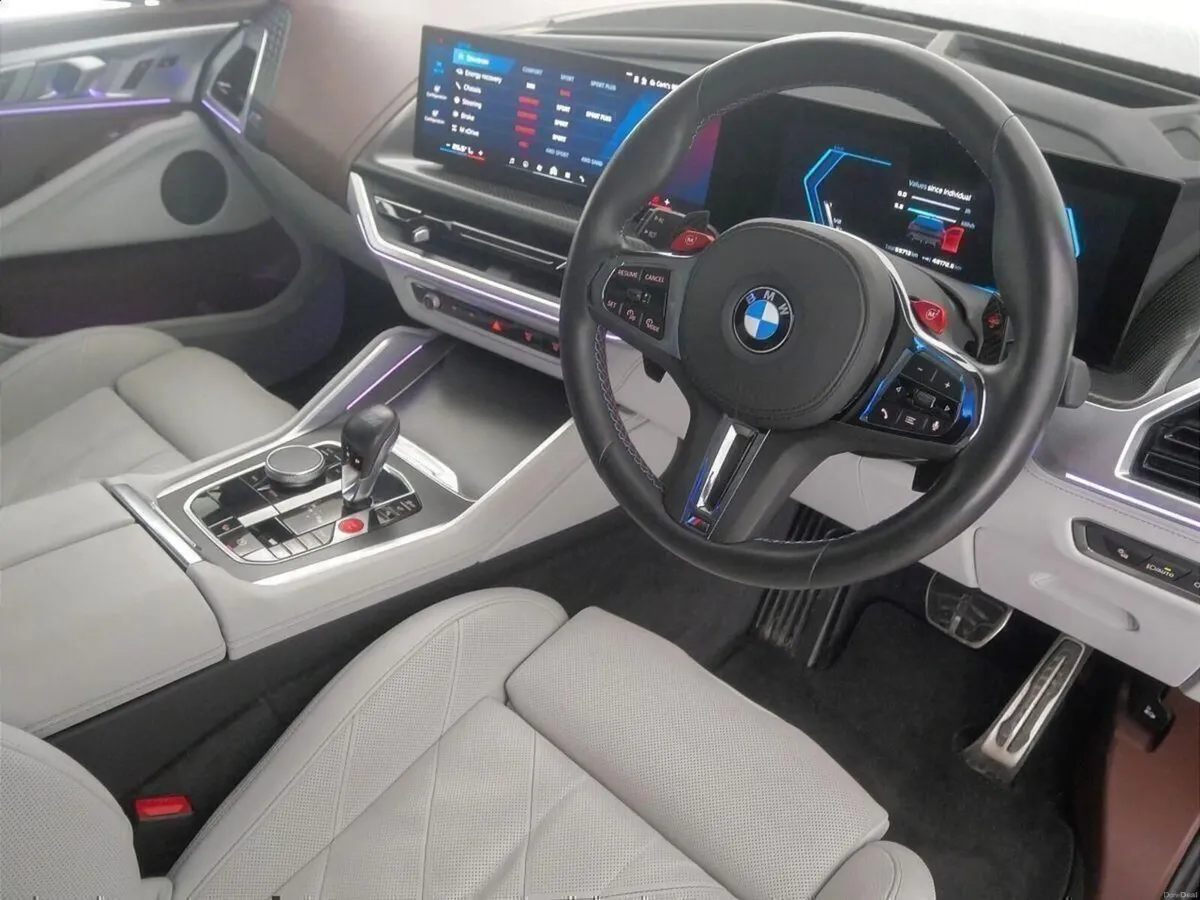 BMW XM 4.4 - Image 6