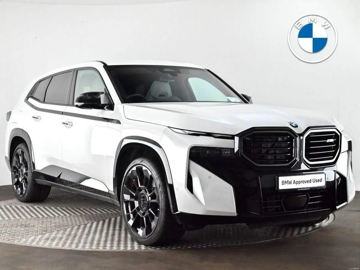 BMW XM 50e - Image 1