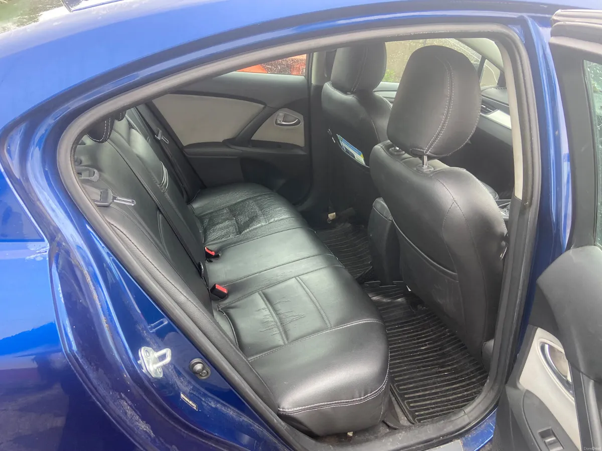 Toyota Avensis 2015 petrol - Image 5