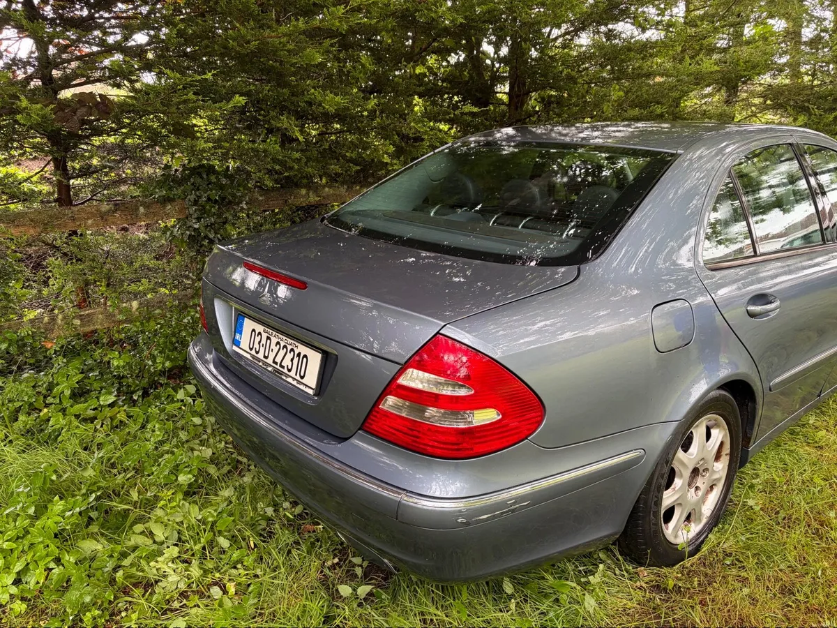 Mercedes-Benz E-Class 2003 - Image 2